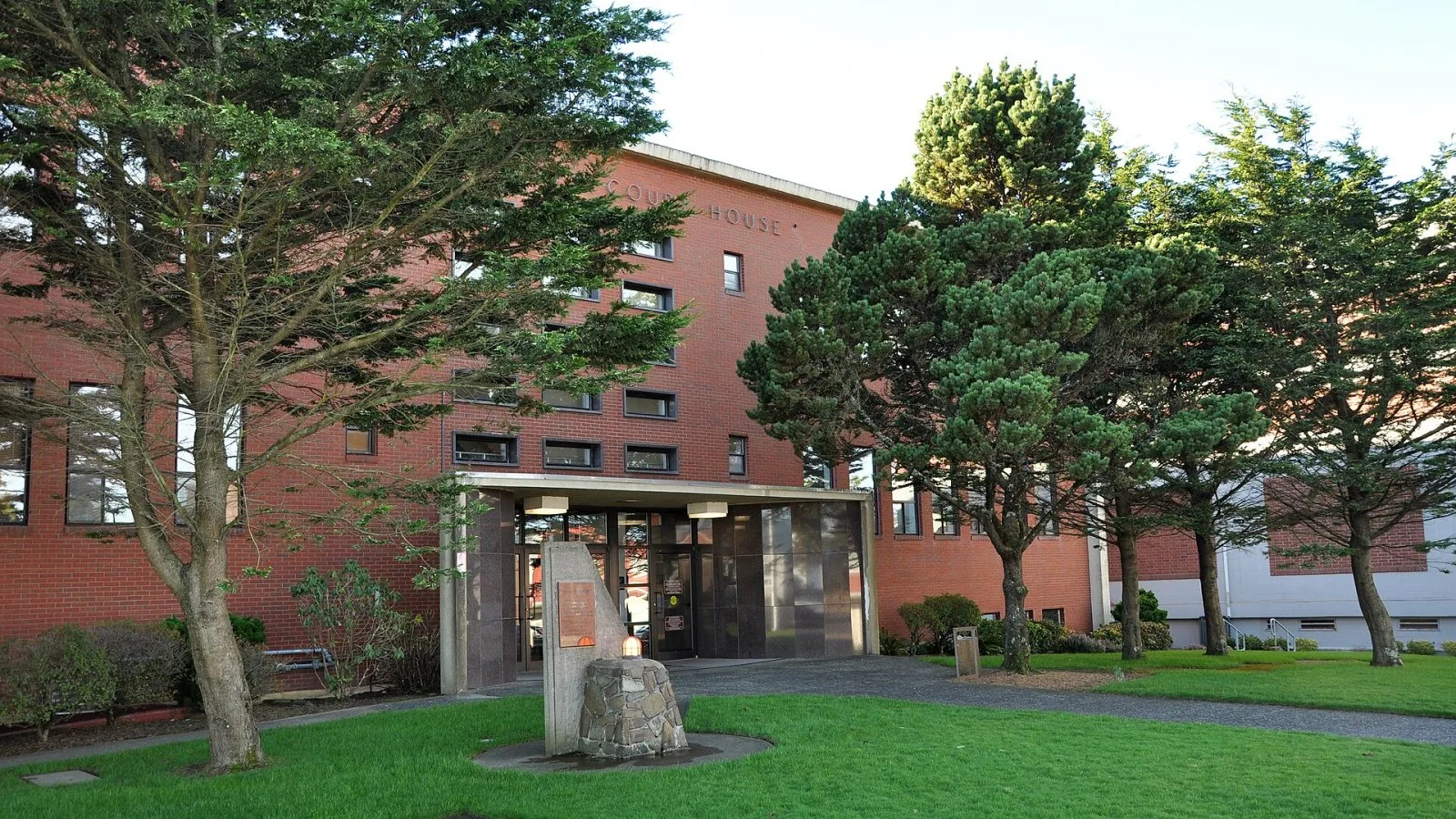 Lincoln county oregon courthouse