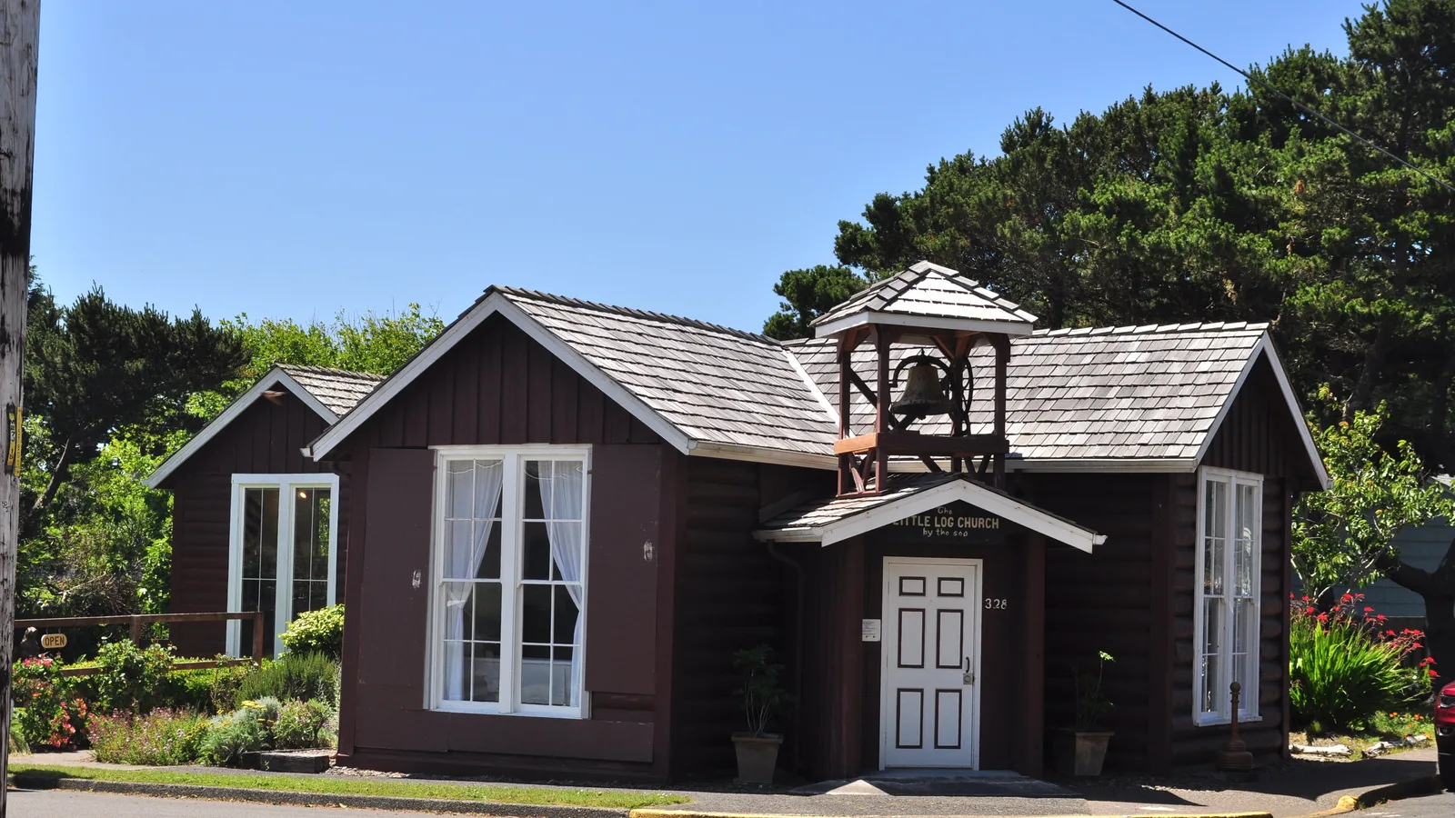 Yachats, Oregon - Little Log Church 01