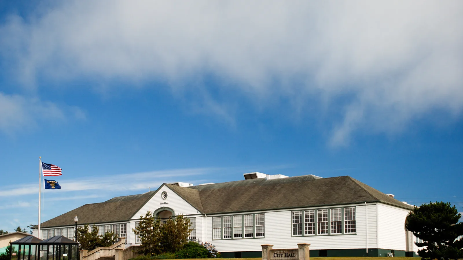 Newport City Hall, Newport - DPLA - 3ded597633b149856b03bddaf1246465