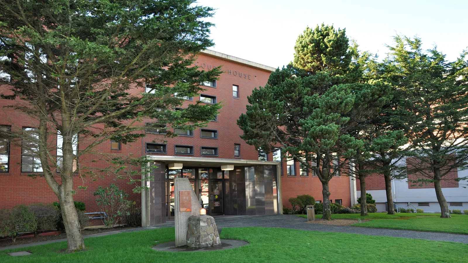 Lincoln county oregon courthouse